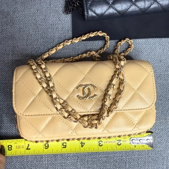 CHANEL CC flap lambskin WOC phone holder on chain - Picture 14 of 15